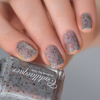 Cadillacquer Daydreaming grey red chameleon iridescent crelly nail polish, swatched on four nails, light skin, studio lighting, by @Lakodzen