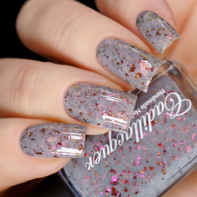 Cadillacquer Daydreaming grey red chameleon iridescent crelly nail polish, swatched on four nails, light skin, studio lighting, by @yyulia_m
