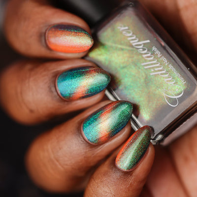 Magnetic multichrome aurora shimmer Cadillacquer nail polish in Once You See It, swatched on five almond-shaped nails showing a vivid orange-red magnetic cat-eye band over a deep teal-green base with green-to-blue aurora shimmer flash, on rich skin tone, studio lighting, swatched by @doseoflolade